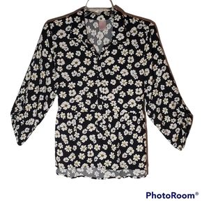 No boundaries white flower print size XL button up